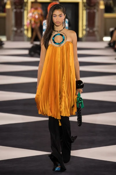 Look 64